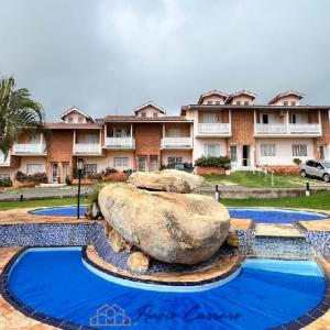 CASA EM COND. FECHADO