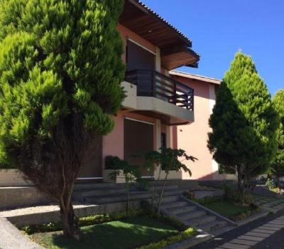 CASA EM CONDOMÍNIO FECHADO 