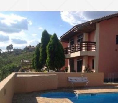 CASA EM CONDOMÍNIO FECHADO 