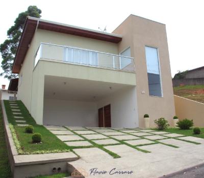 CASA EM CONDOMÍNIO FECHADO