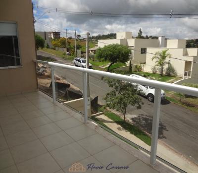 CASA EM CONDOMÍNIO FECHADO