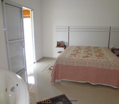 CASA EM CONDOMÍNIO FECHADO