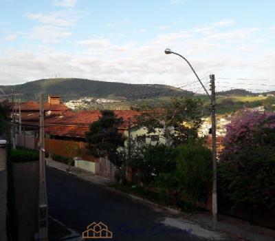 CASA PRÓXIMO AO CENTRO