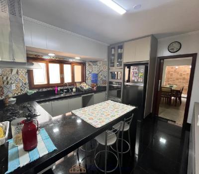 CASA PRÓXIMO AO CENTRO