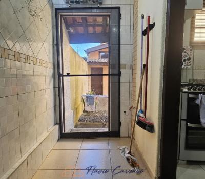 CASA EM CONDOMÍNIO FECHADO 