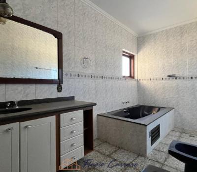CASA PRÓXIMO AO CENTRO