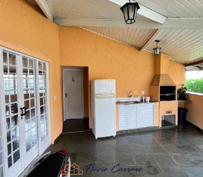 CASA EM COND. FECHADO