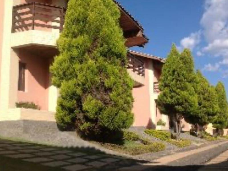 CASA EM CONDOMÍNIO FECHADO 