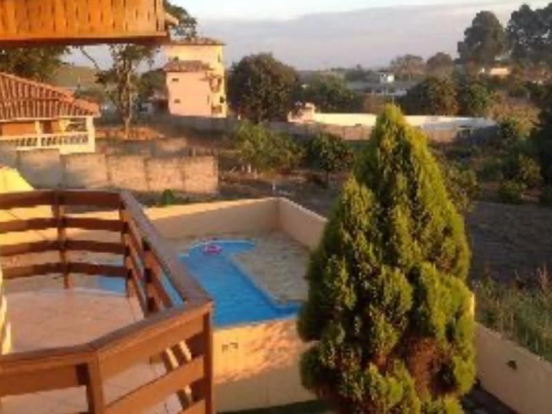 CASA EM CONDOMÍNIO FECHADO 