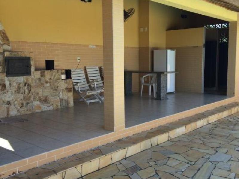 CASA EM CONDOMÍNIO FECHADO 