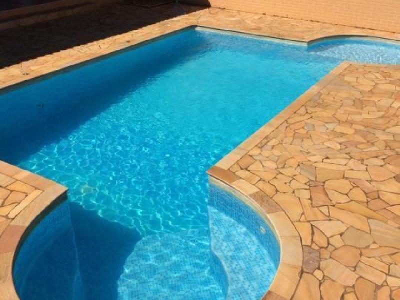 CASA EM CONDOMÍNIO FECHADO 
