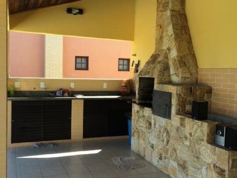 CASA EM CONDOMÍNIO FECHADO 
