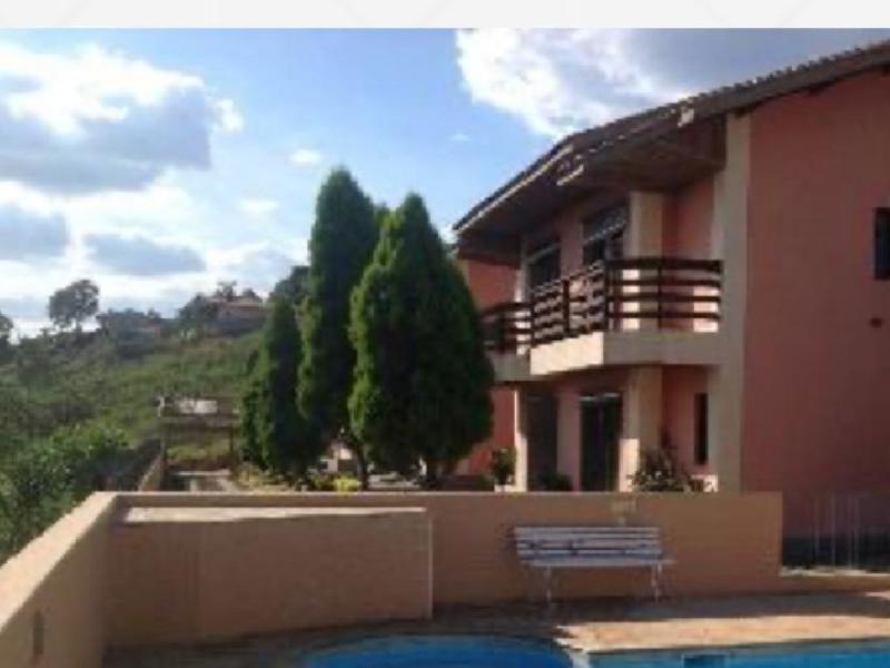 CASA EM CONDOMÍNIO FECHADO 