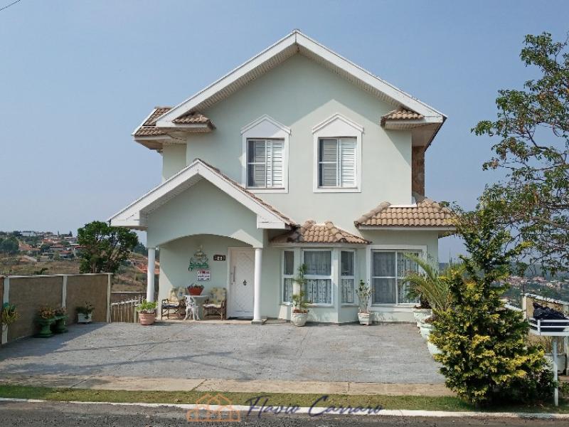 CASA EM CONDOMÍNIO FECHADO