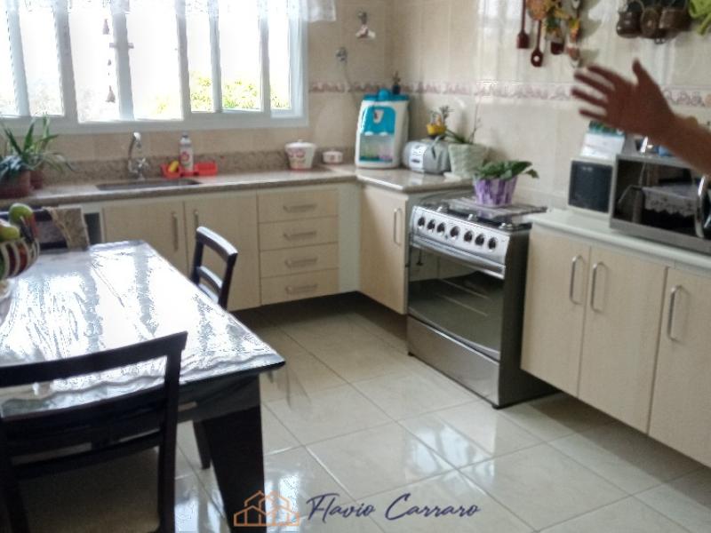 CASA EM CONDOMÍNIO FECHADO