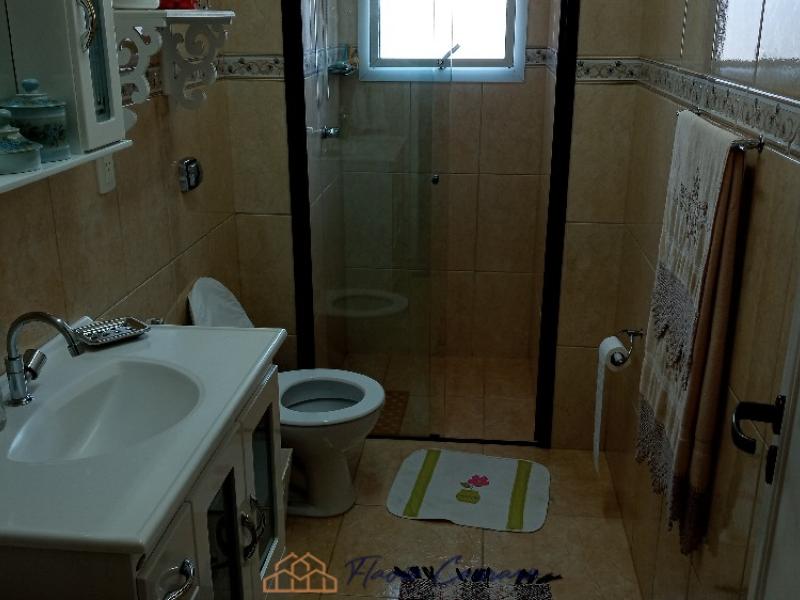 CASA EM CONDOMÍNIO FECHADO