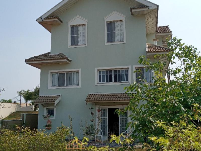 CASA EM CONDOMÍNIO FECHADO