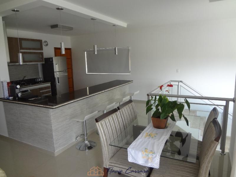 CASA EM CONDOMÍNIO FECHADO