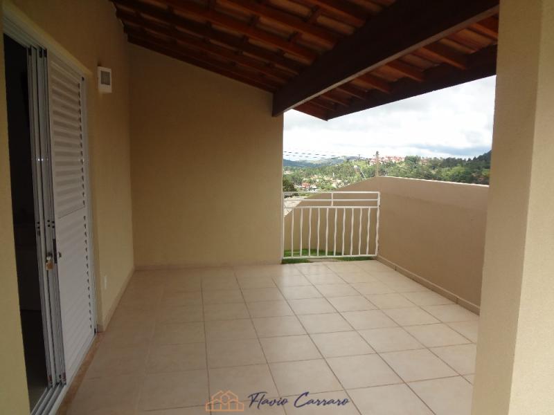 CASA EM CONDOMÍNIO FECHADO