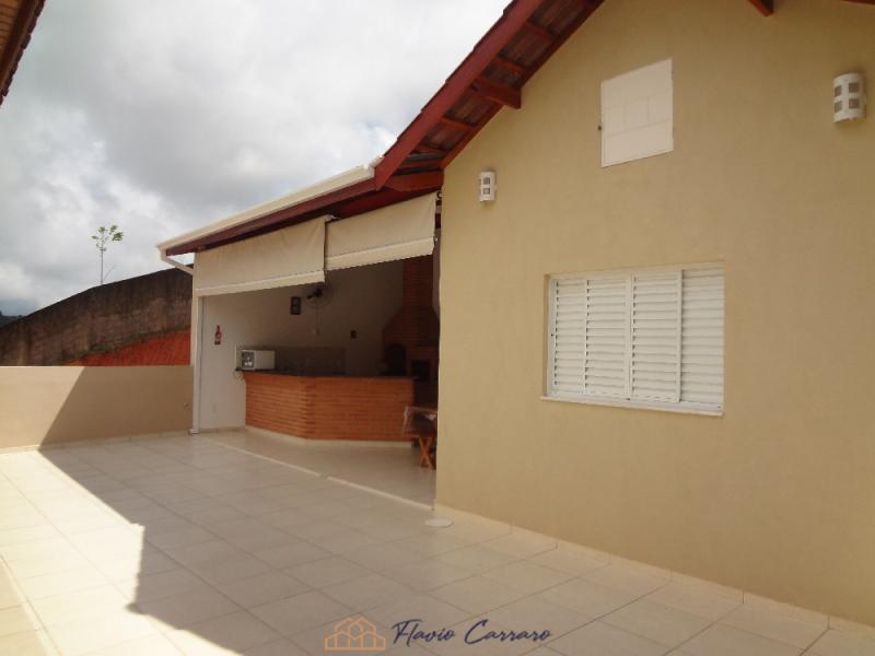 CASA EM CONDOMÍNIO FECHADO