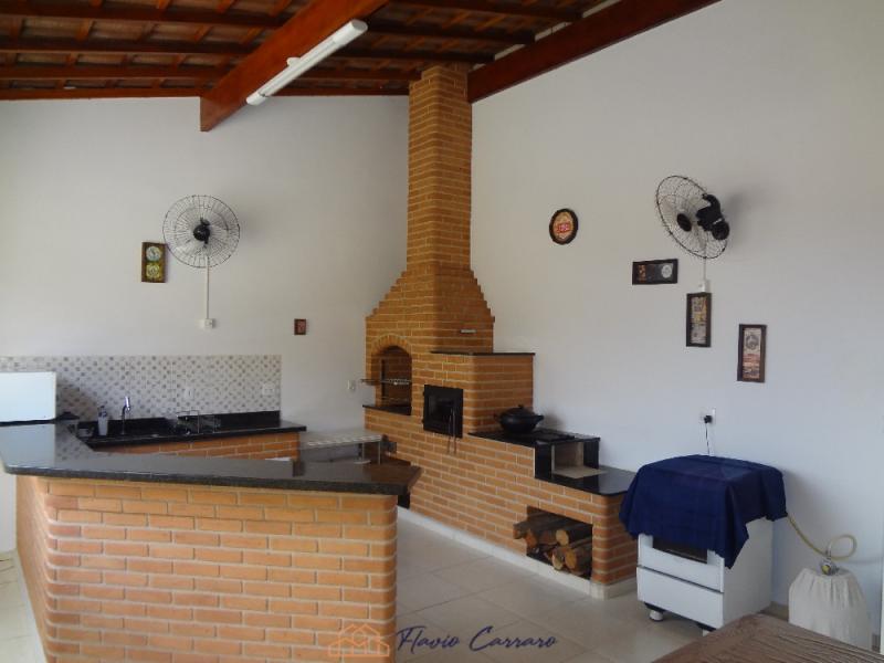 CASA EM CONDOMÍNIO FECHADO