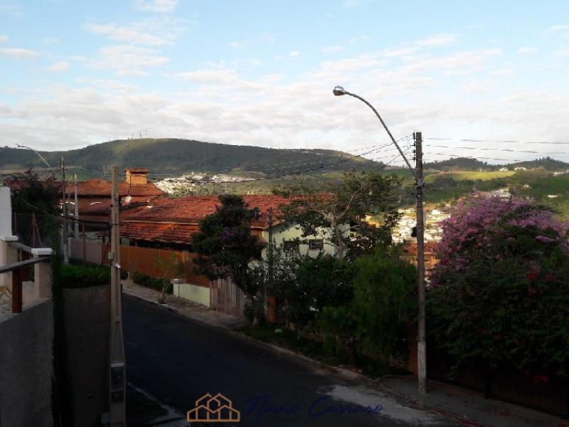 CASA PRÓXIMO AO CENTRO
