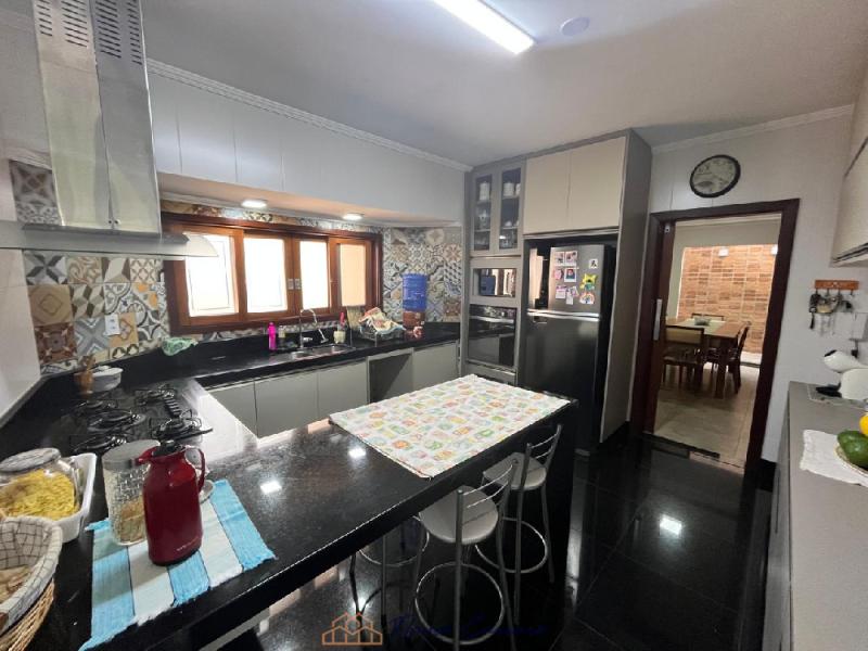 CASA PRÓXIMO AO CENTRO