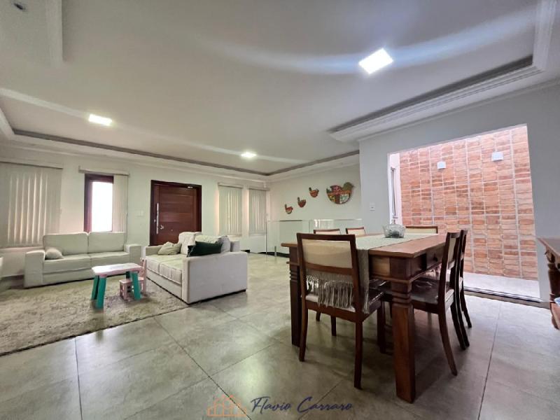 CASA PRÓXIMO AO CENTRO