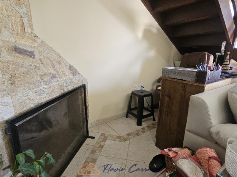 CASA EM CONDOMÍNIO FECHADO 