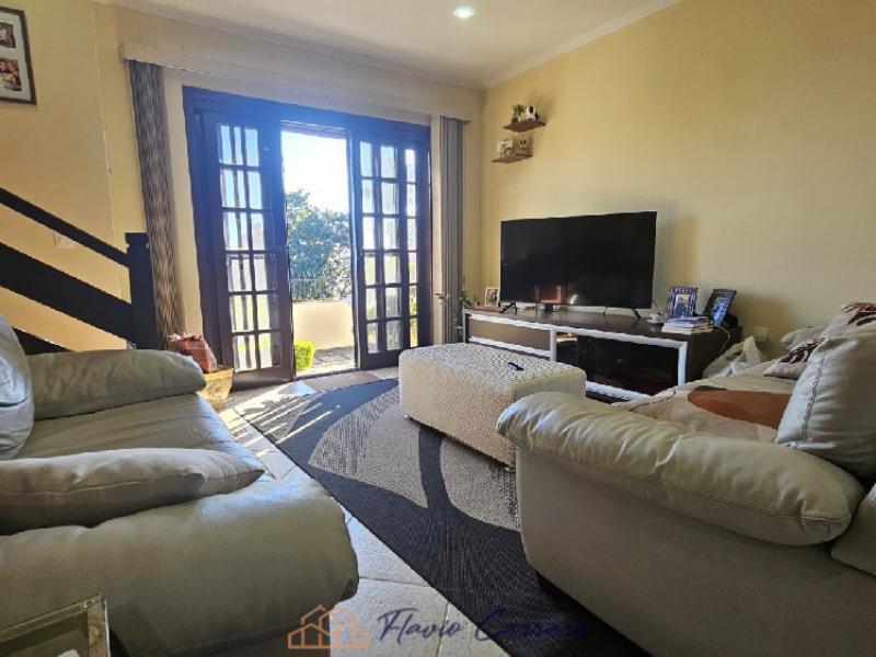CASA EM CONDOMÍNIO FECHADO 