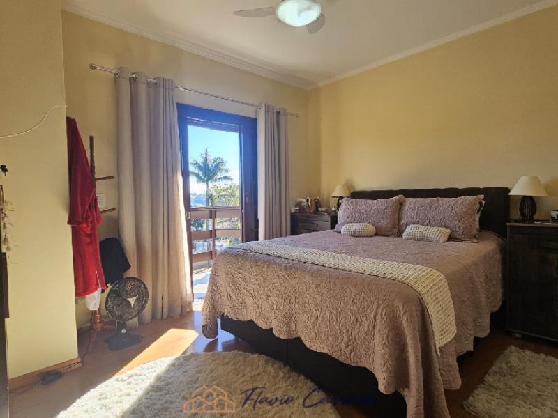 CASA EM CONDOMÍNIO FECHADO 