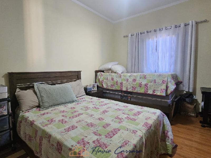 CASA EM CONDOMÍNIO FECHADO 
