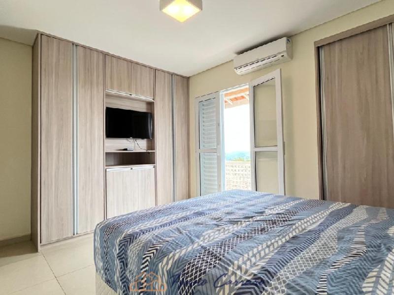 CASA EM COND. FECHADO