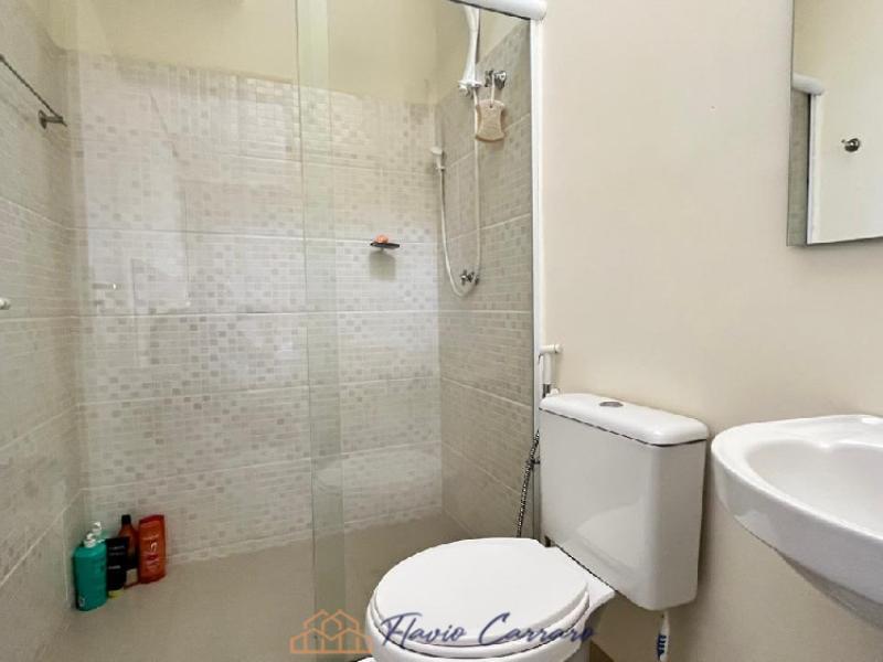 CASA EM COND. FECHADO