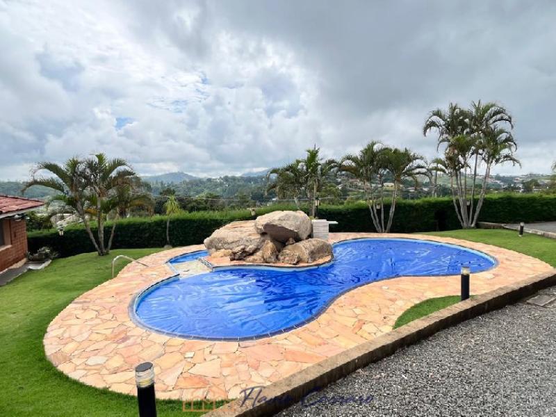 CASA EM COND. FECHADO